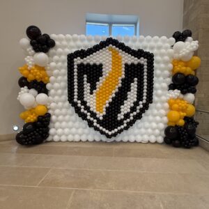 Balloon Wall with Organic Garlands